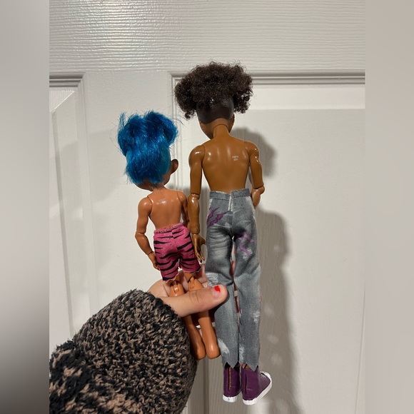 Monster High Clawd Wolf & Mattel Cave Club Slate dolls - Picture 3 of 9